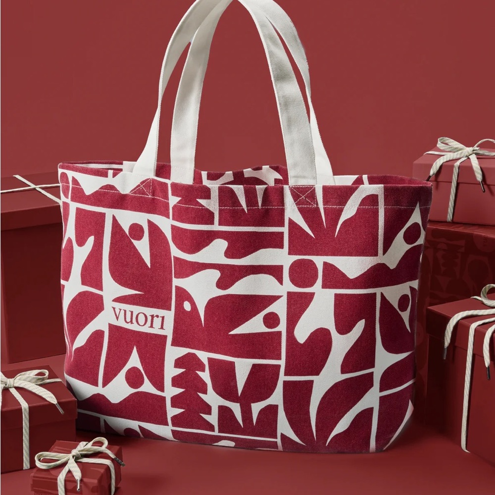 Vuori Bold Red and White Graphic Holiday Tote